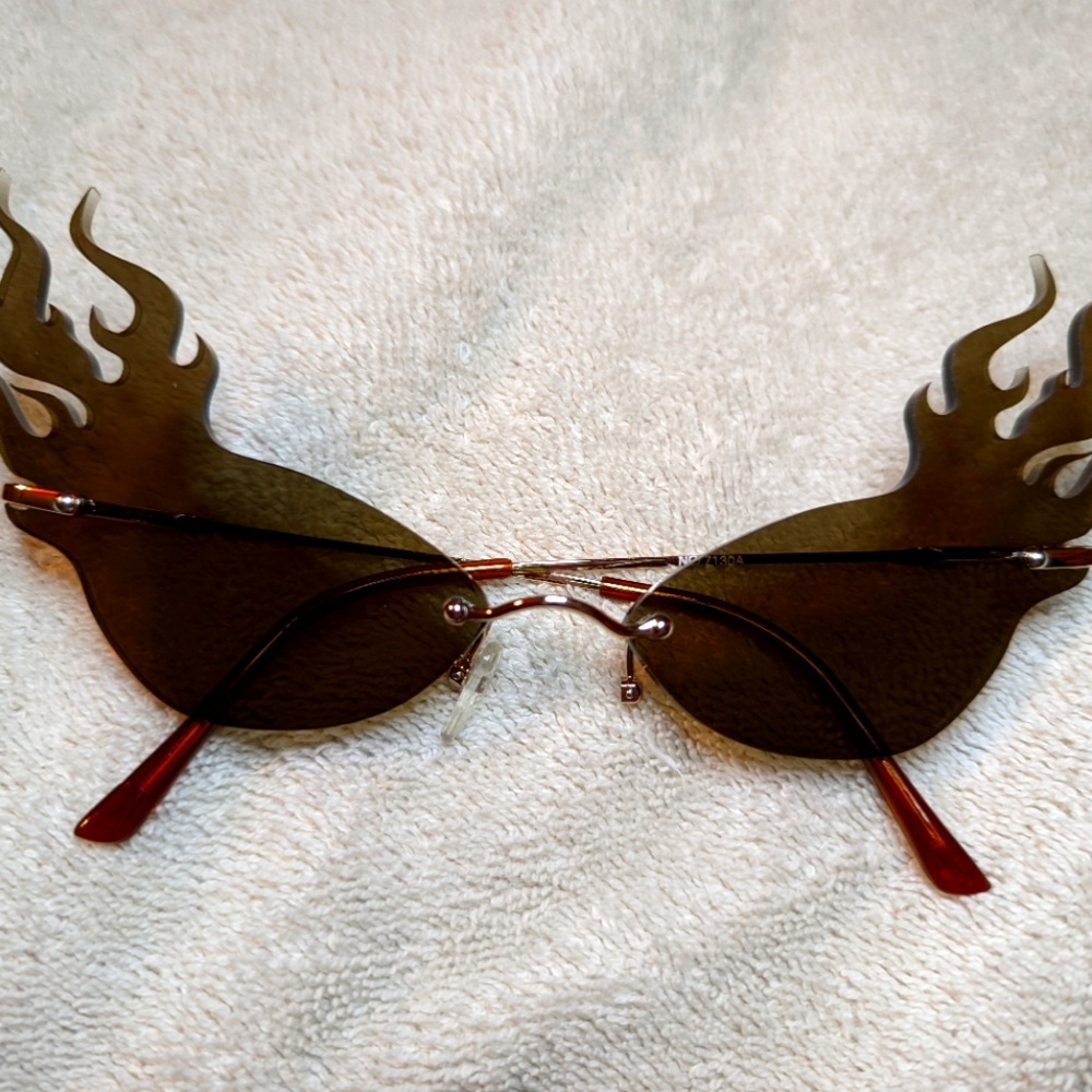 IWANTITALL Black Fire Sunglasses